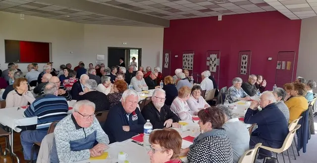 photo  soixante-seize adhérents ont partagé le plateau-repas à l’issue de la réunion.  &copy;  le maine libre 