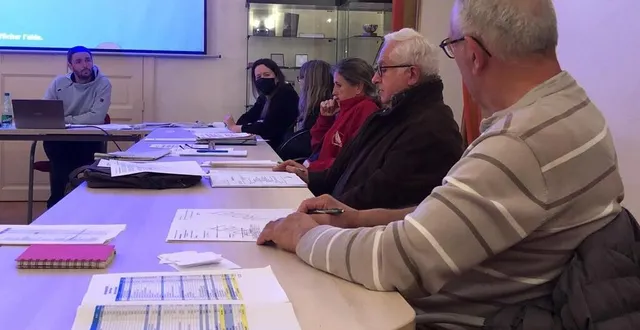 photo  neuf élus étaient physiquement présents au conseil municipal de challain-la-potherie mardi 12 avril.  &copy;  co 