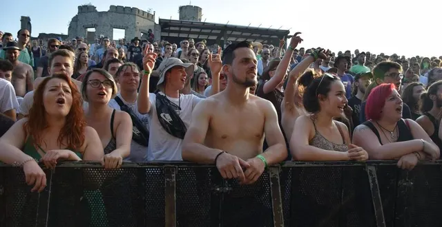 photo  les bichoiseries seront l’un des premiers festivals à utiliser le chansigne pour rendre accessible ses concerts aux sourds et malentendants.  &copy;  archives ouest-france 