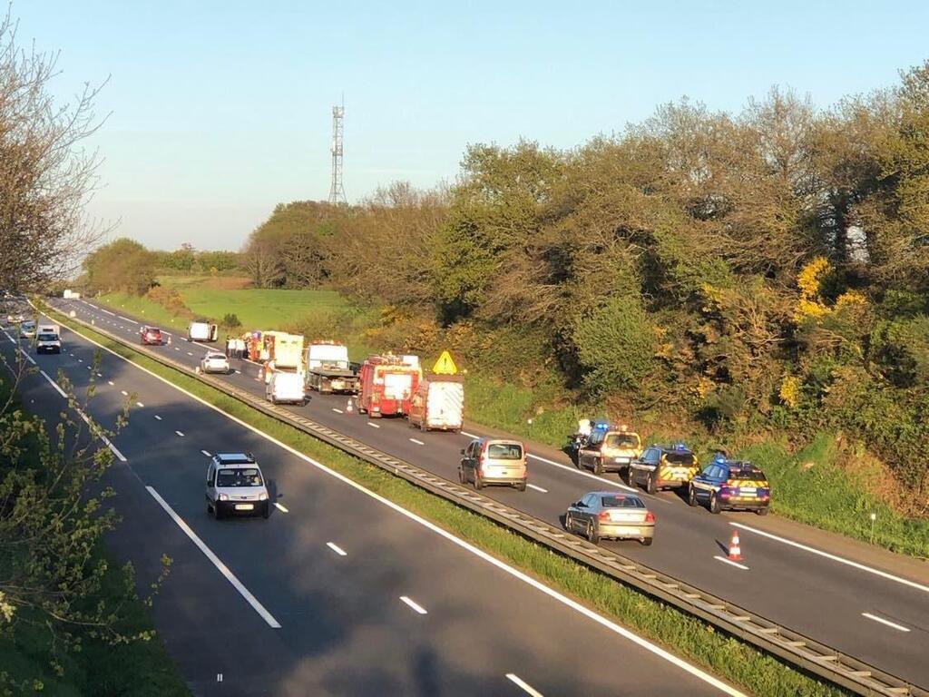 Le Trévoux. Sur la voie express, une voiture en tamponne une autre par  l'arrière : un blessé 