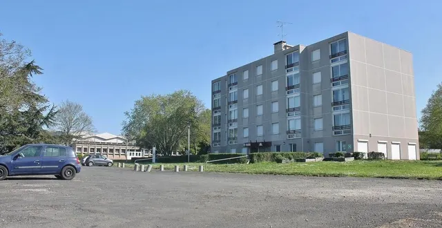 photo  l’ancien foyer logement « la piscine » et ses abords, avenue de montreux, à sablé-sur-sarthe, vont faire l’objet d’un programme de « renouvellement urbain ».  &copy;  ouest-france 