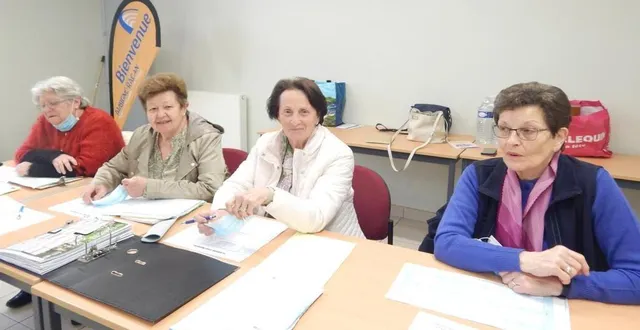 photo  l’équipe de l’association familles rurales remplace la bourse aux vêtements par un vide-dressing.  &copy;  le maine libre 