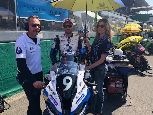 photo la concentration est de mise avant la procédure de départ.  ©  le maine libre