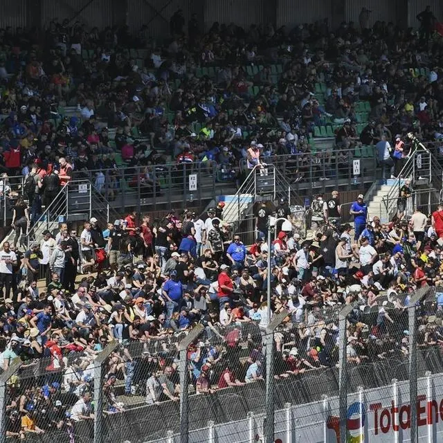 photo le public a répondu présent pour la première manche du championnat du monde d’endurance. plusieurs dizaines de milliers de motards se sont donné rendez-vous dans les campings du circuit bugatti.  ©  le maine libre – denis lambert