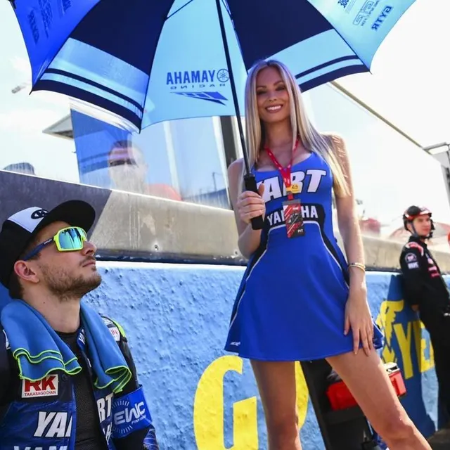 photo karel hanika, pilote de la #07 - yart yamaha team ewc a réalisé le meilleur temps sur un tour de circuit lors des essais et positionne sa moto en tête sur la ligne de départ.  ©  le maine libre – denis lambert