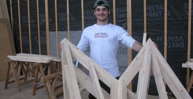 photo  à 19 ans, fadi awhan vient de remporter la médaille d’or au concours du meilleur apprenti de france départemental.  &copy;  ouest-france 