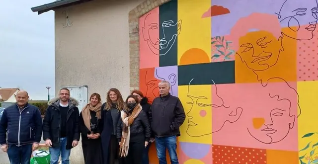 photo  une imposante fresque réalisée par mathilda et laura de mojito fraise, et financée par une entreprise locale, orne désormais à l’entrée de l’espace du belin.  &copy;  le maine libre 