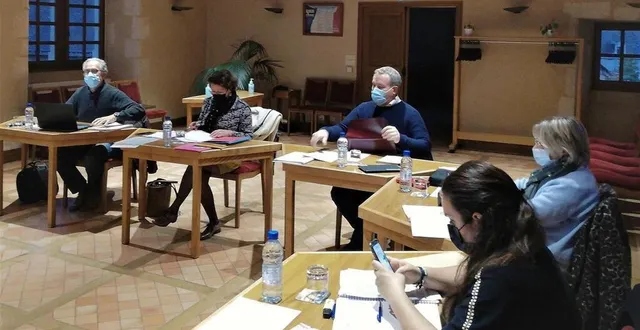 photo  nathalie dupont, la maire de laigné-en-belin (sarthe), a proposé d’augmenter les taxes de 2 % pour avoir une capacité suffisante d’autofinancement.  &copy;  ouest-france 