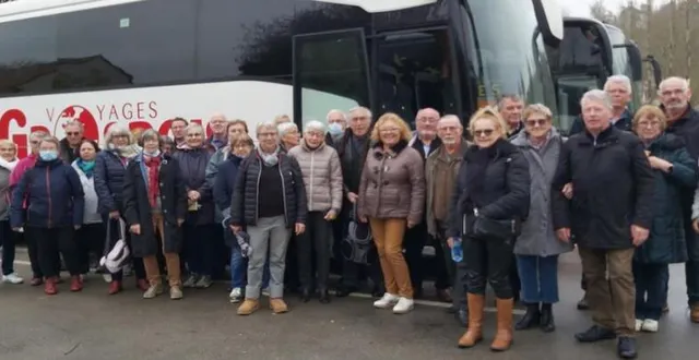 photo  plus de 41 personnes de l’association générations mouvement ont participé à la journée au zoo de beauval le mardi 5 avril. malgré la bruine matinale, la visite s’est bien passée et les spectacles ont ébloui les spectateurs, particulièrement l’envolée finale de tous les oiseaux multicolores. une journée certes fatigante mais inoubliable !  &copy;  ouest-france 