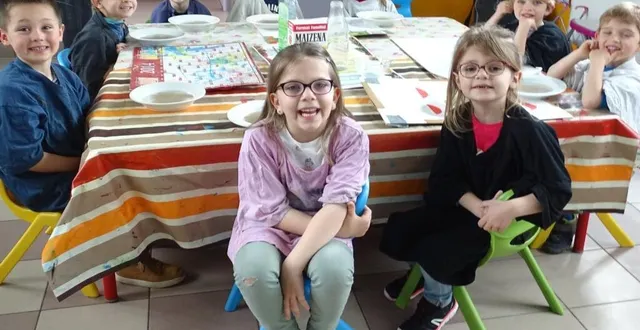 photo  thais, matéo, alice, gabriel, raphaël, louna, camille, sowann et marian lors de l’expérience du poivre.  &copy;  le maine libre 