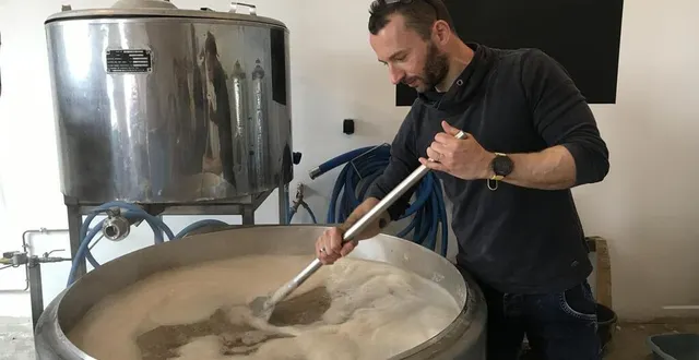 photo  romain bednarowicz, de la brasserie locale la chahuteuse, sortira sa cuvée spéciale 10 km d’argentan le jour de la course, le 10 juin 2022.  &copy;  ouest-france 