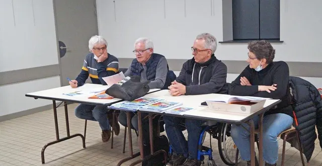 photo  de gauche à droite : pascal desvoies, vice-président ; marc bonhomme, président ; dominique lemancel, trésorier ; catherine hodiesne, secrétaire.  &copy;  ouest-france 