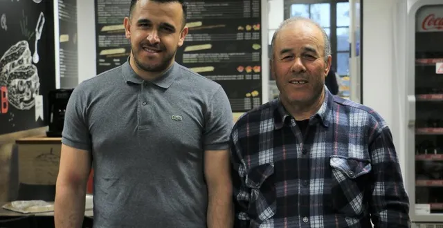 photo  yacine boufenniche, 31 ans, gérant de pita kebab arnage (pi.k.a), aux côtés de son père hamid. l’établissement a ouvert au 86, avenue nationale, à arnage, près du mans (sarthe).  &copy;  ouest-france 
