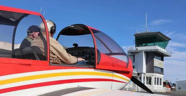 photo  aux ailes du maine avion, association dont les locaux se trouvent à l’aéroport le mans – arnage, on forme au pilotage.  &copy;  ouest-france 