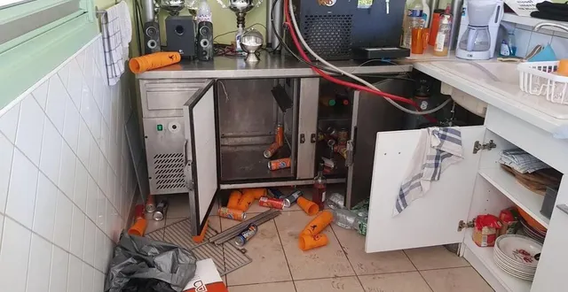 photo  l'as clermont-créans (sarthe) a découvert sa buvette vandalisée et cambriolée, la semaine dernière.  &copy;  eugénie hervouet 