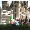 photo  le château gonflable a connu un franc succès dans le parc du château, qui a été visité par 200 personnes, dimanche. 