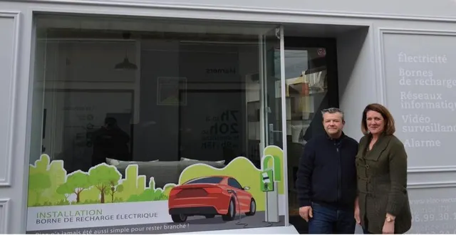 photo  jean-paul et kristina da costa devant leur agence située face à carrefour market.  &copy;  ouest-france 