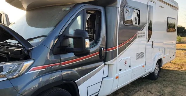 photo  le feu s’est déclaré à l’intérieur du camping-car, ce jeudi 21 avril 2022 à la flèche.  &copy;  ouest-france 