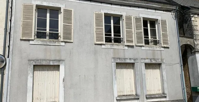 photo  ce bâtiment communal, actuellement sans activité, devrait accueillir en début d’année prochaine après travaux de réhabilitation, un cabinet d’ophtalmologie.  &copy;  ouest-france 