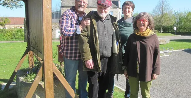 photo  au 1er rang à gauche : jean-claude touzeil, père fondateur du printemps de durcet, et emmanuelle brisset, membre du conseil collégial. au 2e rang à gauche : jean-michel thébault et adeline volant également membres du conseil collégial.  &copy;  ouest-france 