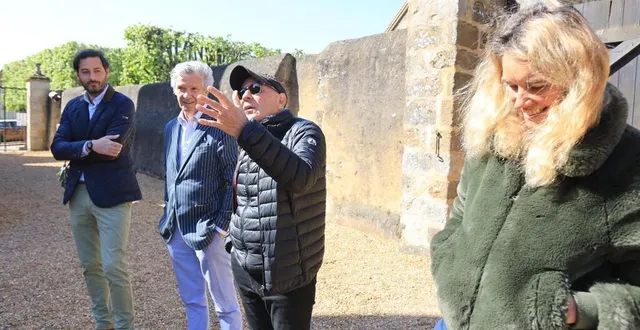 photo  de gauche à droite, lancelot durand, gestionnaire du prieuré, jérôme dauchez, mécène et collectionneur, gérard rancinan, légende vivante de la photographie et caroline gaudriault, auteure. tous quatre ont présenté ce projet kaléidoscope dédié à l’art contemporain.  &copy;  ouest-france 