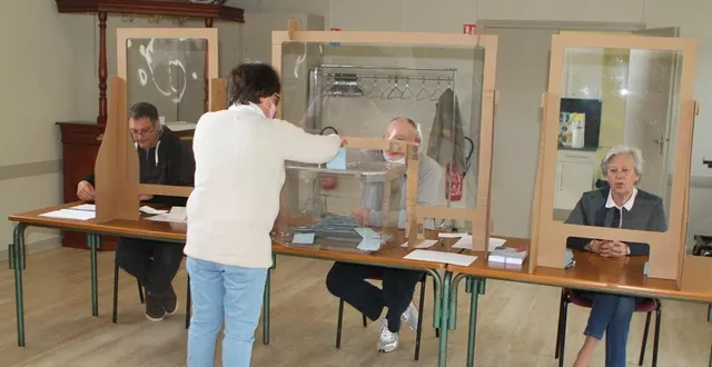 photo  à la fontaine-saint-martin, marine le pen a obtenu 63,50 % des votes exprimés.  &copy;  le maine libre 