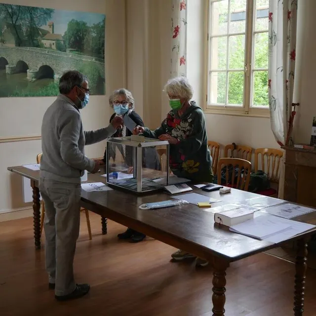 photo à asnières, où jean-luc mélenchon était arrivé en 2e position derrière emmanuel macron, c’est ce dernier qui rafle la mise avec 61 %.  ©  le maine libre