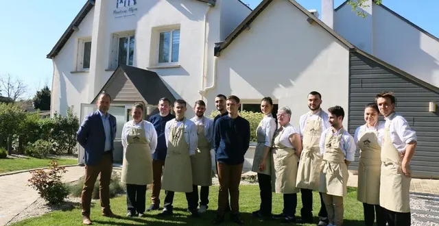 photo  sharon et jason le glantin (à droite sur la photo) travaillent avec une dizaine de collaborateurs.  &copy;  ouest-france 