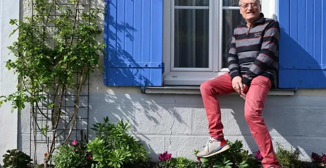 photo  jacques devant son mini-jardin aménagé par la ville d’angers.  &copy;  vincent michel / ouest-france 