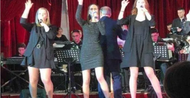 photo  de la musique, du chant, du spectacle pour le plus grand bonheur du public.  &copy;  ouest-france 