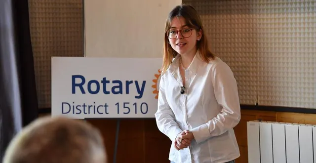 photo  caroline collobert, lors de la finale du prix jeunesse et communication du rotary, à saint-laurent-sur-sèvre, en vendée, le 9 avril 2022.  &copy;  rotary club de sablé 