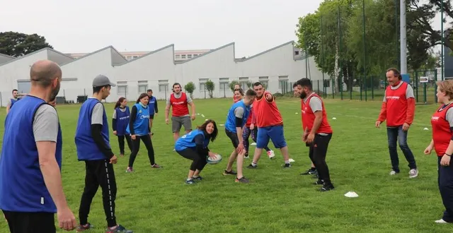photo  trois activités sportives étaient proposées durant la matinée (rugby, handball, basket-ball), sans que chacun sache qui est qui.  &copy;  ouest-france 