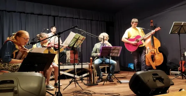 photo  de nombreux artistes se sont mobilisés.  &copy;  ouest-france 