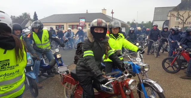 photo  le départ des mobylettes s’est fait en fanfare.  &copy;  ouest-france 