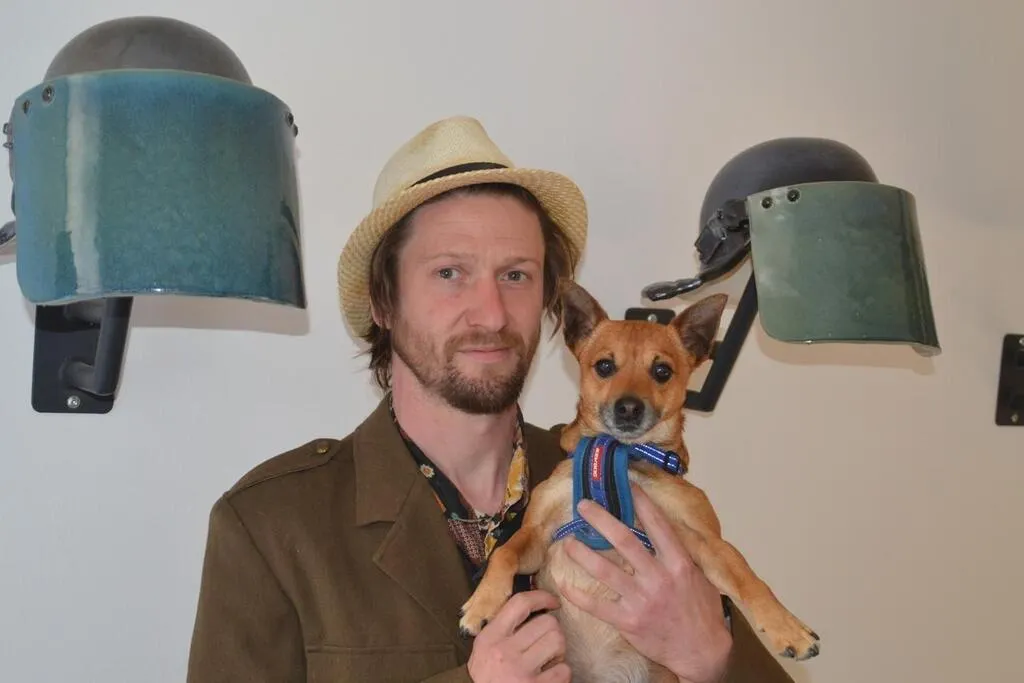 « Je dénonce l’injustice par l’art » à Pontl’Abbé, il expose ses