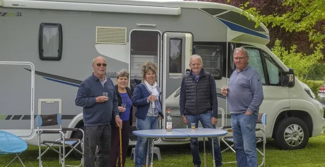 photo  michel, lucienne, laurence, jean-louis, étienne sont heureux de se retrouver ici à bessé après deux années de privation à cause du covid.  &copy;  le maine libre 