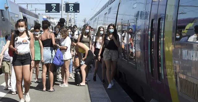 photo  le train des plages reliant saumur? aux sables-d’olonne, via thouars et bressuire, est toujours très fréquenté l’été.  &copy;  archives co – marie delage 