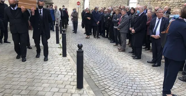 photo  l’église saint-léonard était pleine pour le dernier au revoir à patrick lindet.  &copy;  ouest-france 