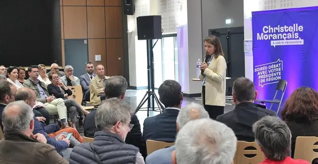 photo  christelle morançais a échangé avec les saboliens pendant près d’une heure et demie, lors d’une soirée débat à la salle madeleine-marie, à sablé-sur-sarthe, jeudi 28 avril 2022.  &copy;  ouest-france 