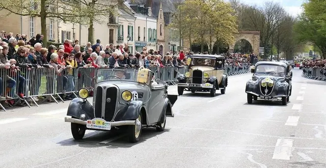 photo  le public a de nouveau rendez-vous avec le défilé de véhicules anciens, dimanche 8 mai 2022.  &copy;  archives ouest-france 
