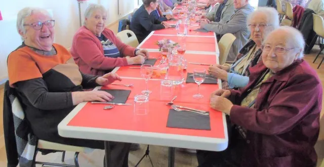 photo  les convives ont pris un grand plaisir au repas du club du lys d’or, le 30 avril. 