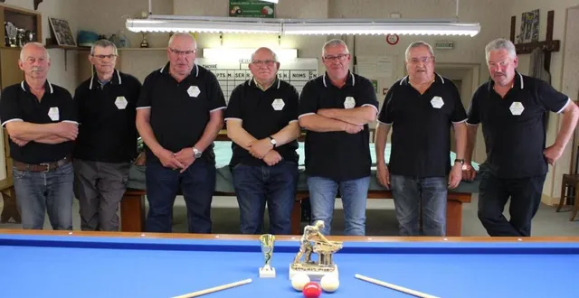 photo  quelques membres du club de billard.  &copy;  le maine libre 