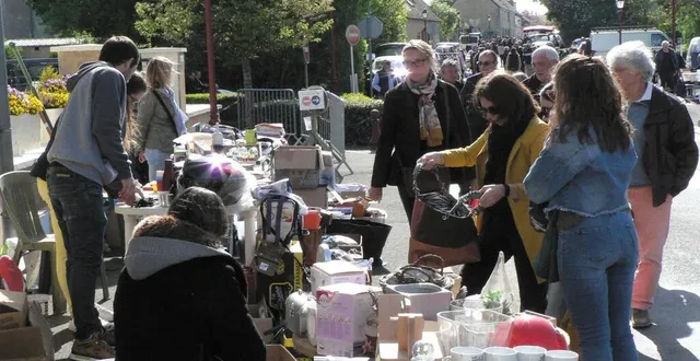photo  sous un beau soleil, les chineurs ont trouvé des bonnes affaires.  &copy;  ouest-france 