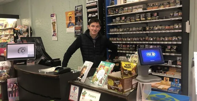 photo  comme son prédécesseur, jean-baptiste caillet propose le tabac, la presse, les jeux, la station-service, l’épicerie et la quincaillerie.  &copy;  le maine libre 