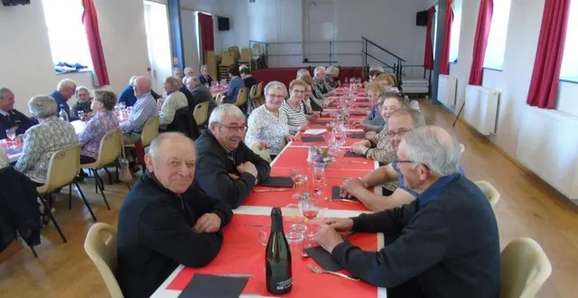 photo  44 personnes adhérentes au club du lys d’or ont partagé un repas.  &copy;  ouest-france 