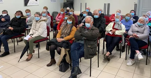 photo  une réunion s’est tenue mi-avril avec les bénévoles de familles rurales afin d’organiser le placement des exposants et la surveillance de la vente du vide-dressing des 7 et 8 mai.  &copy;  ouest-france 