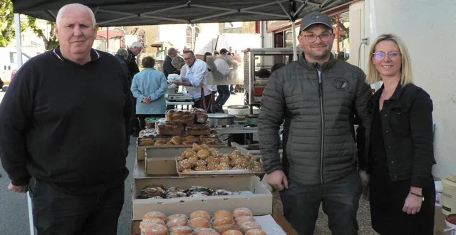 photo  patrick manuel, maire, et vincent et prescillia triboté sont dans les starting-blocks pour rouvrir la boulangerie du village.  &copy;  ouest-france 