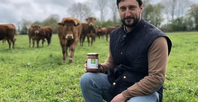 photo  christophe caillard d’aillières dans ses prairies avec ses animaux, à saint-aubin-des-coudrais.  &copy;  le maine libre 