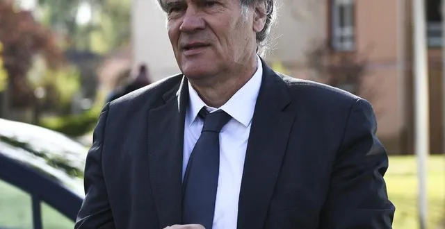 photo  stéphane le foll organise un point presse avec les candidats socialistes investis en sarthe.  &copy;  denis lambert 