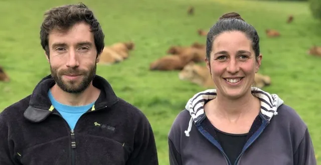 photo  jules hergault et marie-gabrielle durand produisent du lait, de la crème et des fromages frais dans la ferme des vallons à saint-cornier-des-landes, commune déléguée de tinchebray-bocage (orne).  &copy;  ouest-france 